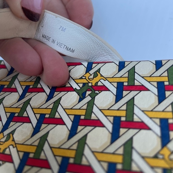 Tory Burch tory ENAMEL MILLER SOFT SANDAL in Basket Weave Combo - Picture 4 of 9